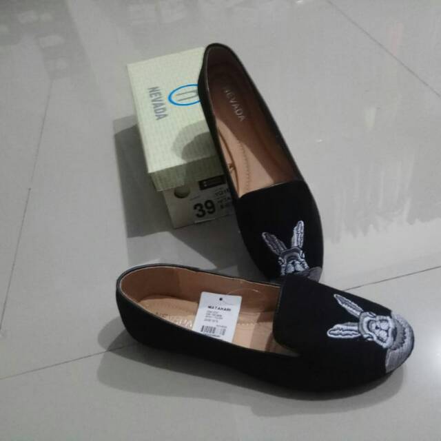 YQ1BK nevada flat shoes wanita branded matahari