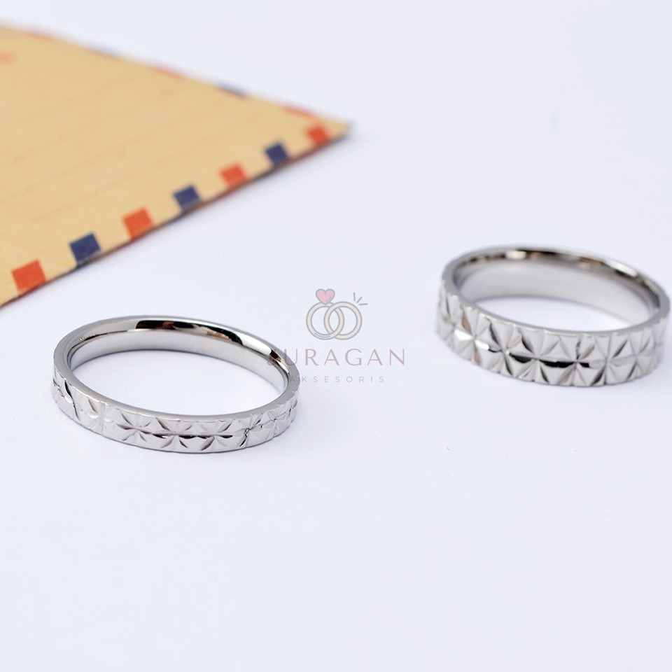 [HIGH QUALITY] Cincin Couple BUCIN R63 Titanium Ukir Nama + Box Cincin Beludru + BONUS Gelang Couple