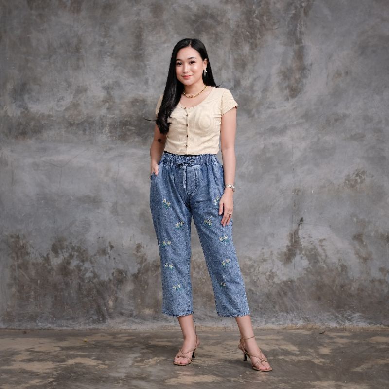 Celana Jumbo Sandwash Bahan Jeans Denim Muat Bb 70-120kg Bawahan Wanita Big Size Trendy-Celana bunga kecil