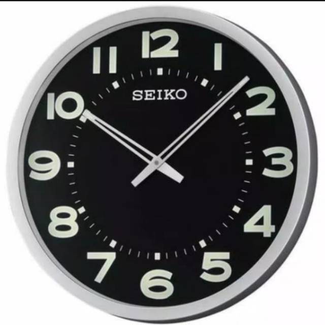 Qxa564 Jam dinding Seiko Glow in the dark 51cm.