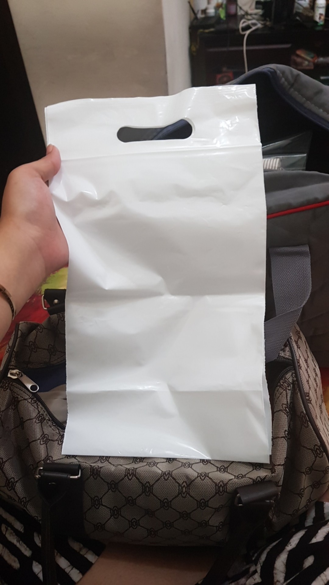 10 Lembar Kantong Klip Plong  Ziplock .plong Klip  20x30 +6 . Klip Plong Hijab .plastik Hijab