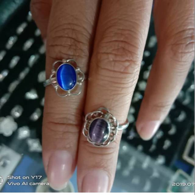 Cincin perak mata batu