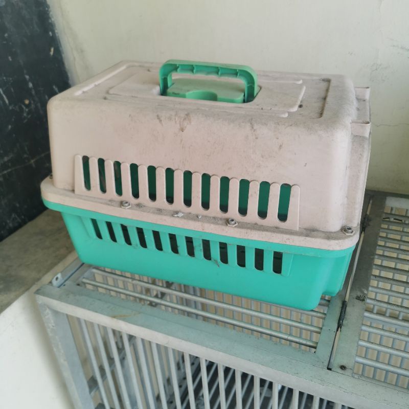 PET CARRIER KARGO CARGO TRAVELLING CAGE KANDANG HEWAN BINATANG PELIHARAAN PLASTIK MURAH BEKAS