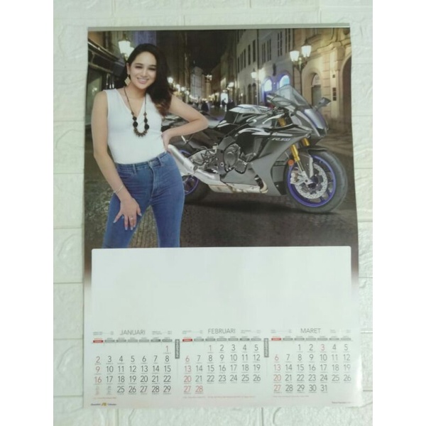 Kalender Dinding Triwulan 2022 Wanita/Motor