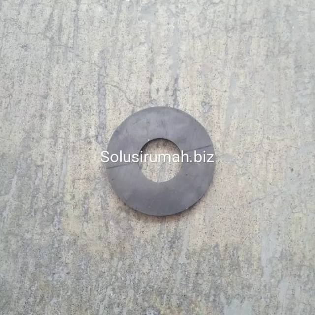 MAGNET BULAT 79*30*4MM HITAM LUBANG STD FERIT FERRITE