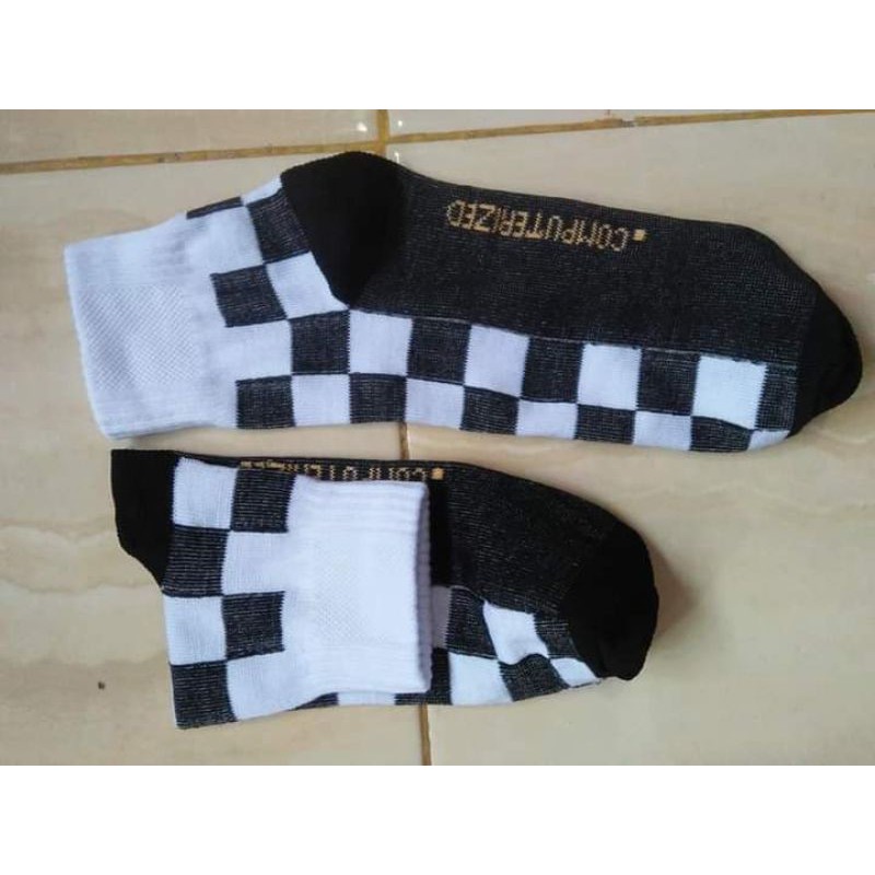 kaos kaki sport motif catur bahan grees super lembut dan tidak panas