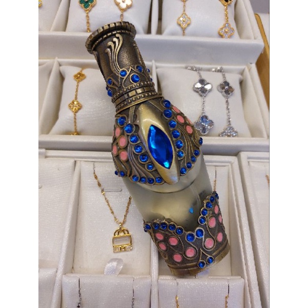 Royale Oud Parfume by Luino Beauty