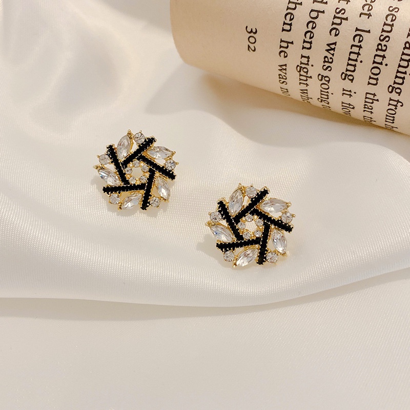 Anting Zirkon Model Silang Warna Hitam Gaya Korea Untuk Wanita