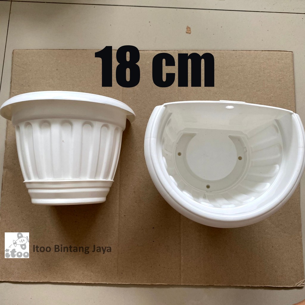 Pot Tempel Dinding Pillar Putih Bertatakan 18 Cm