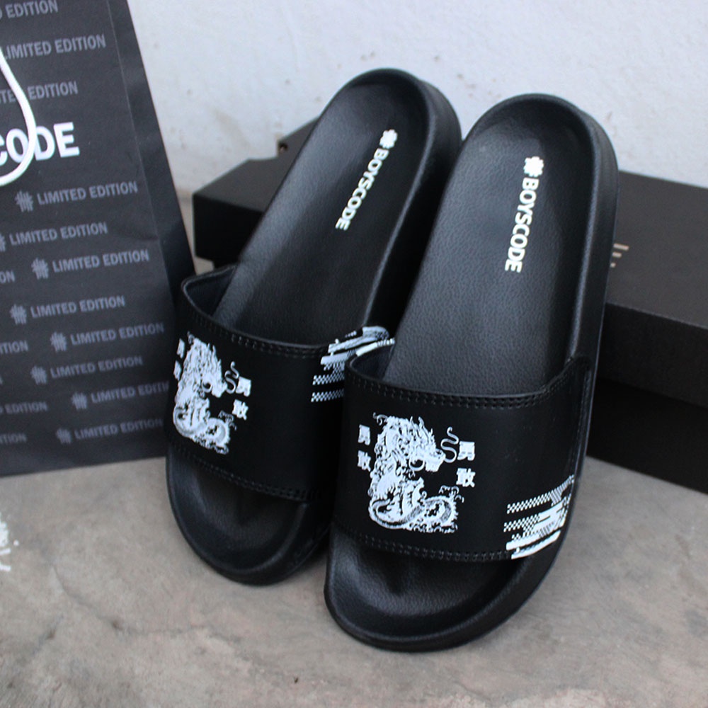 Sandal Slip On Pria Distro Terbaru Boyscode Dragon Sea Naga Laut Hitam Putih / Sandal Slop Pria / Sandal Slide Pria