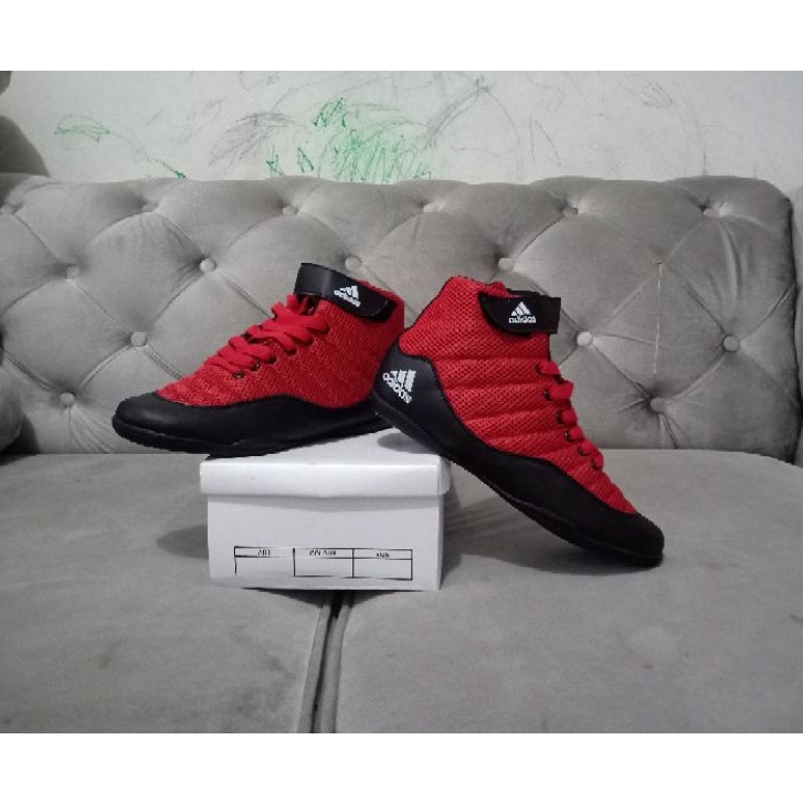 Sepatu Olahraga Basket Pria Adidas Rebond Terbaru ringan dan elegan / Sepatu Sport branded Pria Kuli