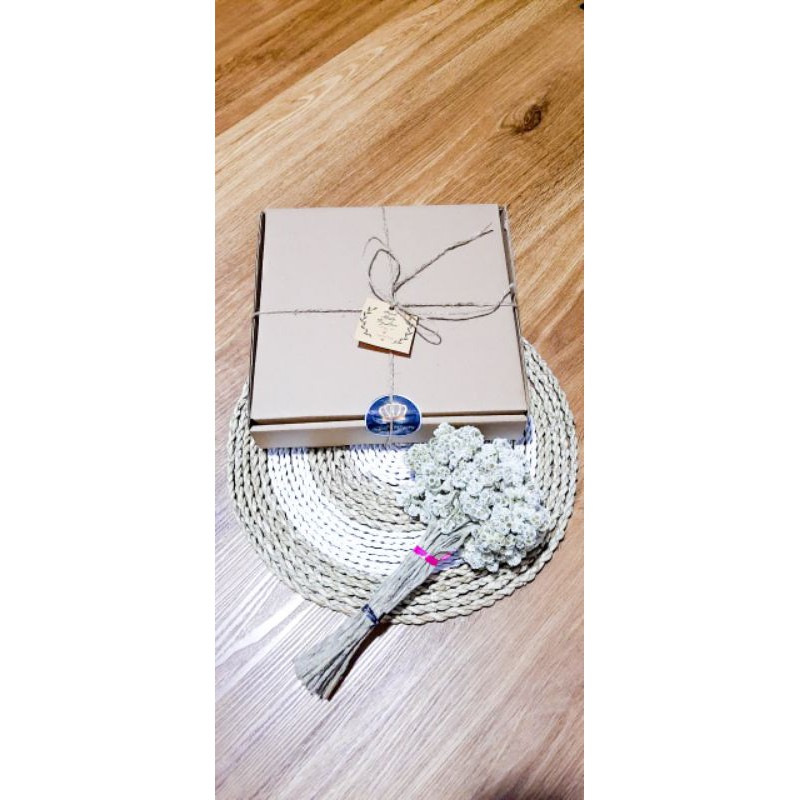 

HAMPERS JILBAB / GIFT BOX / KADO ULANG TAHUN/PAKET HIJAB UNTUK YANG TERSAYANG