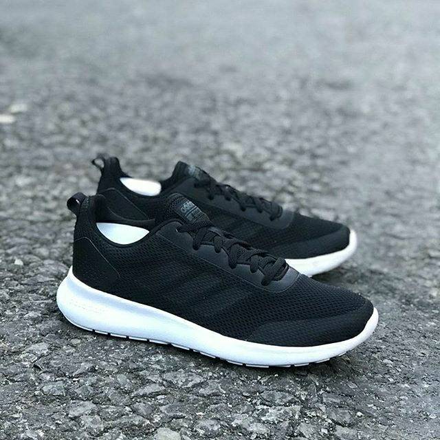 adidas qt racer black and white