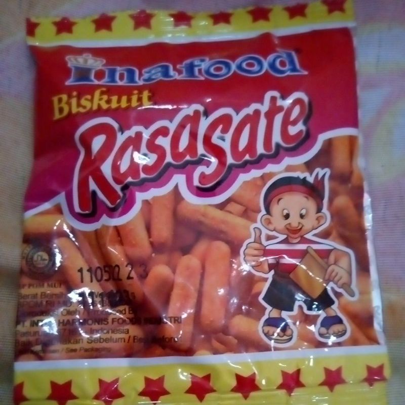 BISKUIT DUNIA SATWA BISCUIT INAFOOD RASA SATE COKELAT BERANEKA BENTUK UNIK RENCENG ISI 10 BKS