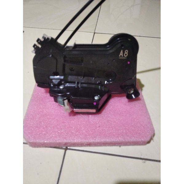 Door lock pintu depan belakang Kiri Toyota innova reborn fortuner vrz original