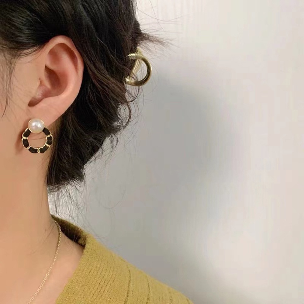 1 Pasang Anting Stud Rantai Mutiara Bentuk Bulat Gaya Vintage Untuk Wanita