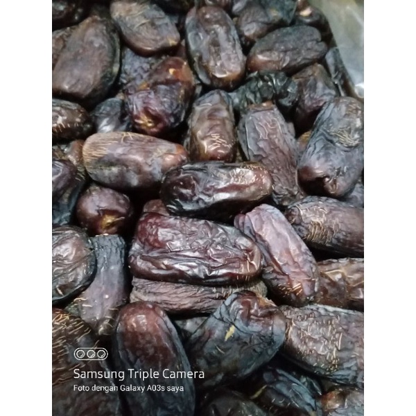 

Kurma Safawi 1kg / Kurma Madinah Safawi