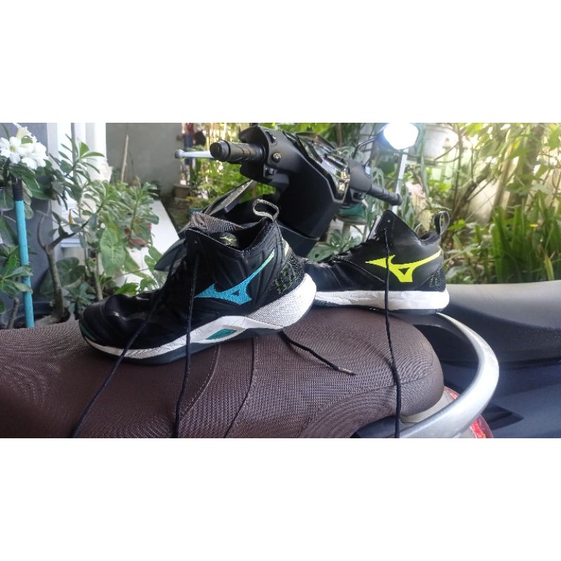 Mizuno Momentum 2 Mid