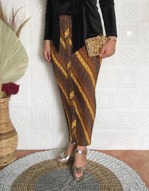 Rok plisket wiru instan motif parang bunga