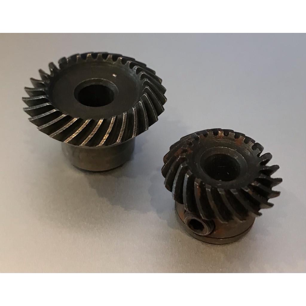 181092001 Upper &amp; Vertical Shaft Gear Mesin Jahit Lubang Kancing Brother B814 (Set) 181092-001