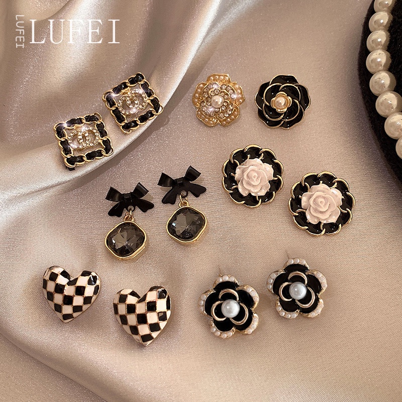 Anting Tusuk Motif Bunga simple Ala retro Warna Hitam Untuk Wanita