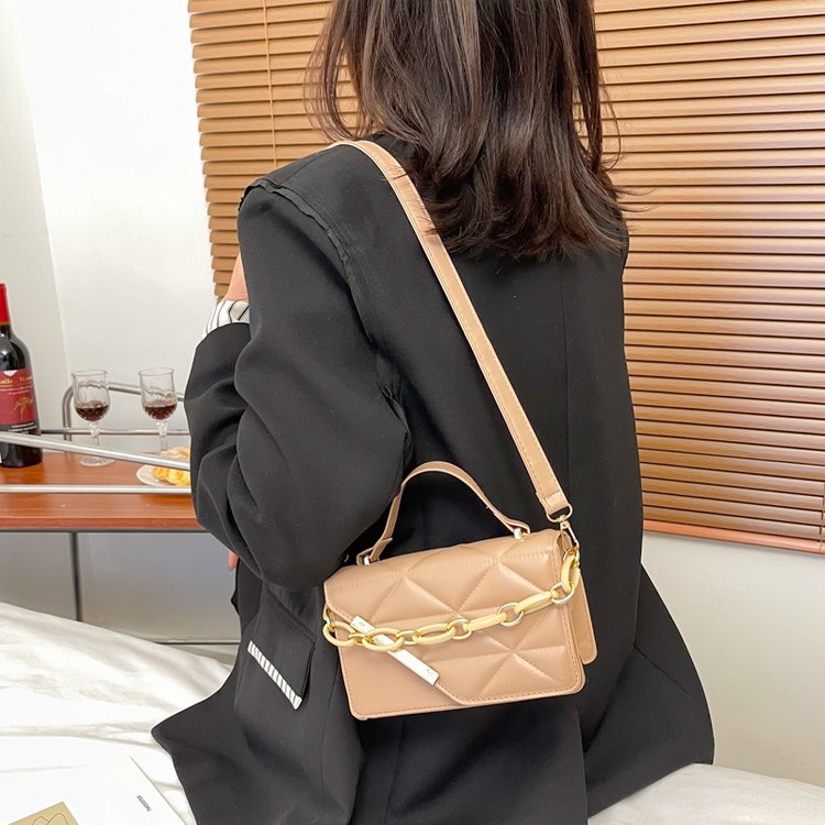 Tas Selempang Wanita Slingbag Fashion Tas Genggam Kotak Kecil Rantai Fashion Warna Solid Tas Messenger Bahu Tunggal