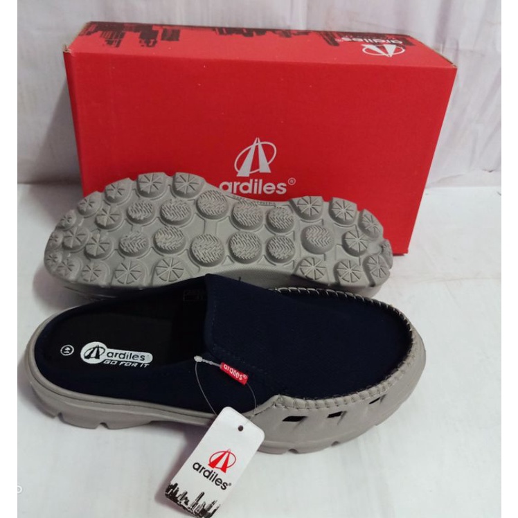 Ardiles straider  slip on pria harga spesial ukuran 39-43