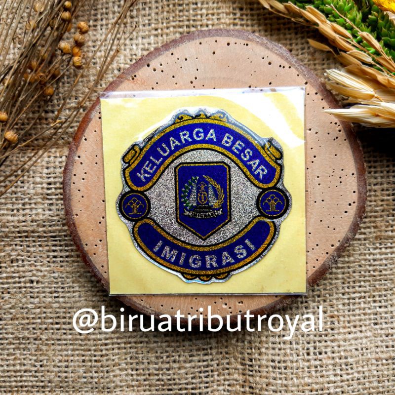 STIKER KELUARGA BESAR IMIGRASI BERBETUK