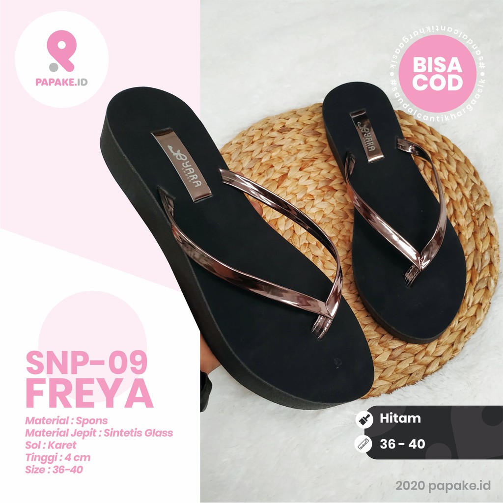 FREYA BY YARA PAPAKE SANDAL JEPIT WANITA SPON SOL KARET TALI METALIK-Hitam