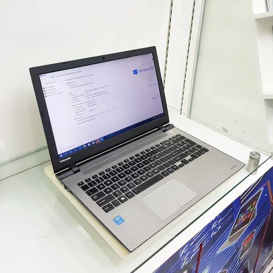 Laptop Toshiba Satelit Core i7 RAM 12 GB HDD 1 TB BEKAS SECOND