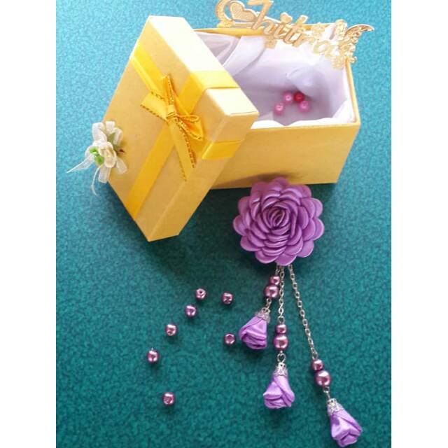 Bros Mawar Juntai Pita Satin Ungu