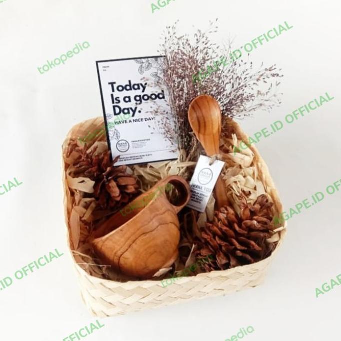 

HAMPERS PARCEL KADO ULANG TAHUN NIKAHAN WEDDING VALENTINE GIFT CM