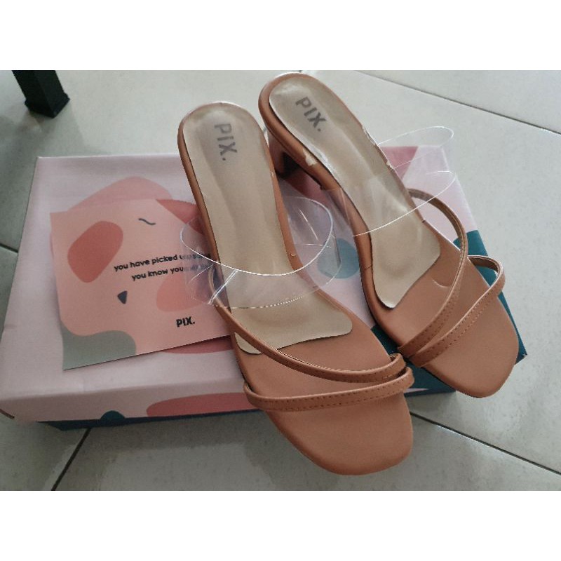 aria nude pix footwear used