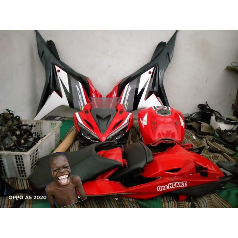 body set new CBR 150R facelift  merah putih