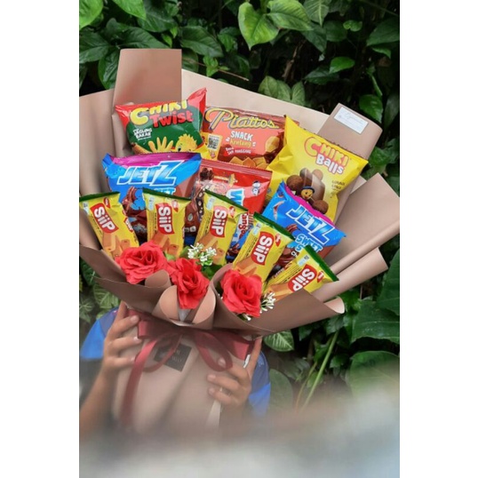 

Snack Bouquet (PO MAKS. 3 HARI). [Bouquet Wisuda, Buket Boneka Wisuda, Buket Wisuda, Buket Pernikahan, dll]