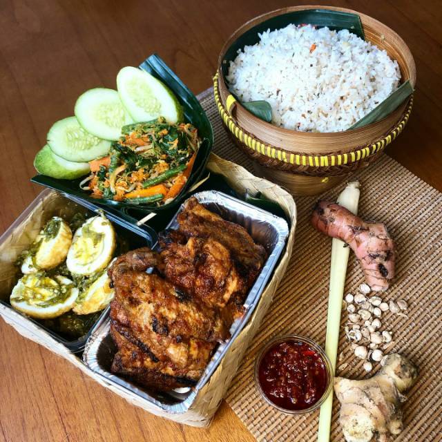 

Paket Ayam Bakar Bumbu Rujak (4 pax)