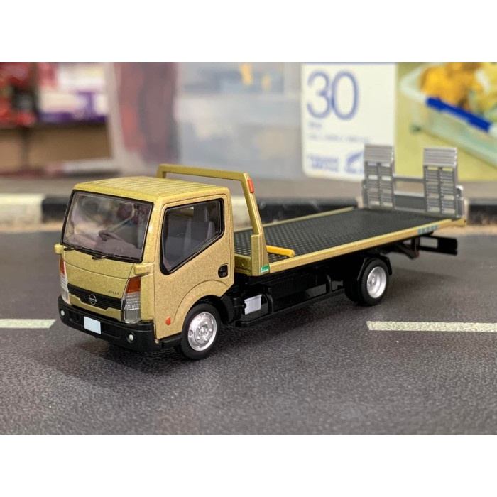 Tomica Limited Vintage LV-N144c Nissan Atlas (F24) Safety Loader