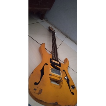 Gitar Listrik bekas untuk pajangan ( hiasan )