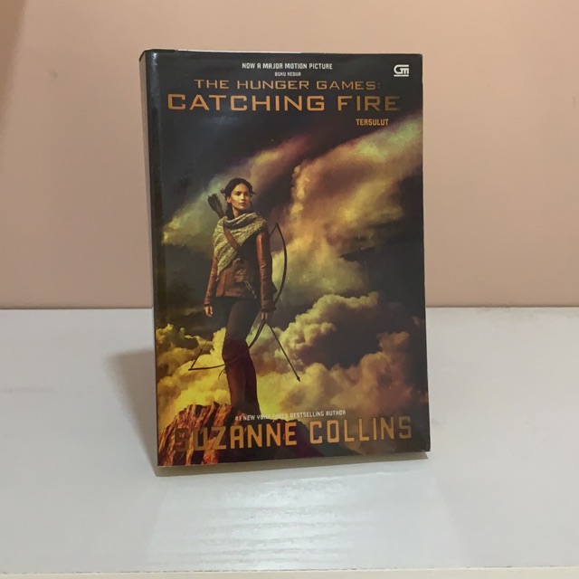 BUKU “Catching Fire (The Hunger Games #2)” NOVEL PRELOVED INDONESIA