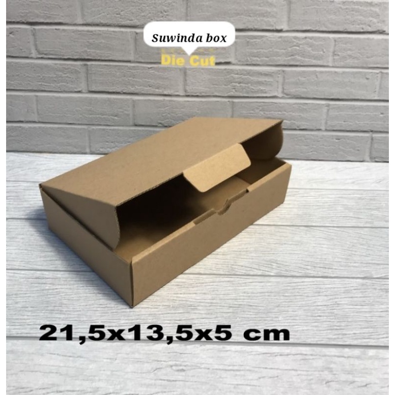 

Kardus uk.21,5 x13,5x5 cm.. box karton model pizza U/ aksesoris-dll