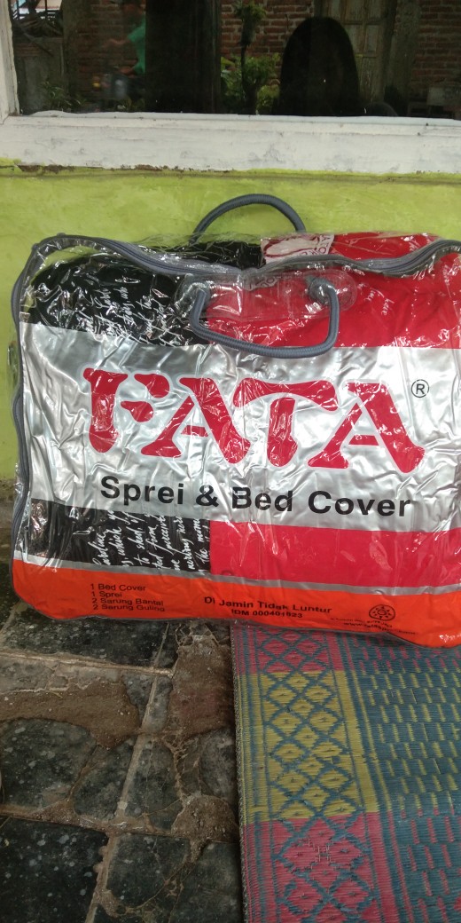 Fata Signature  Bed Cover Set  Motif Red Paris Ukuran (king) 180x200 / (queen) 160x200