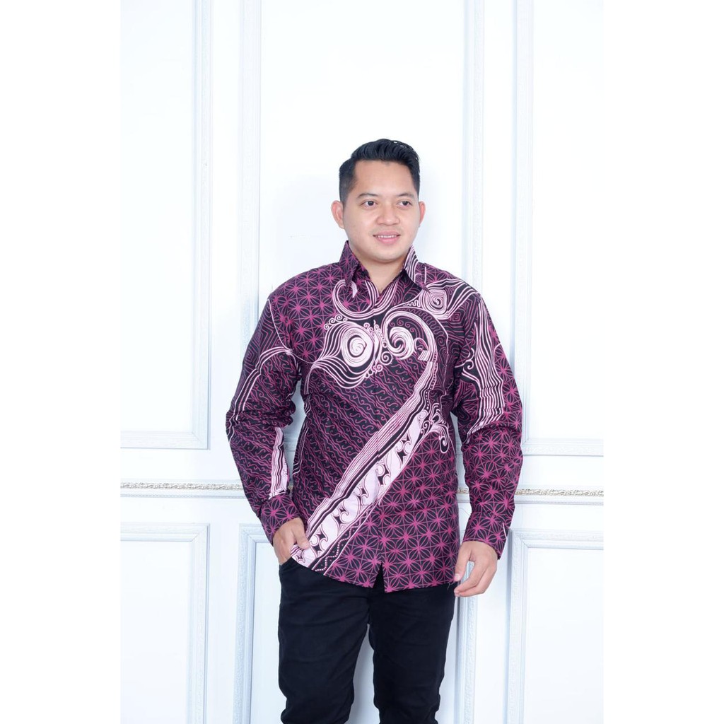 PEKSI UWER UNGU KEMEJA BATIK PRIA SOLO LENGAN PENDEK LAPIS FURING ATASAN BATIK PREMIUM MODERN ATASAN BATIK PREMIUM MODERN BATIKSOLOAMANAH PARIKESIT WAYANG MABUR PEKSI KEMBAR MERAK PUSPITA NATAWANGSA GADHING PANDJI WIRATAMA UWER UNGU SM BYANTARA GITARJA SM