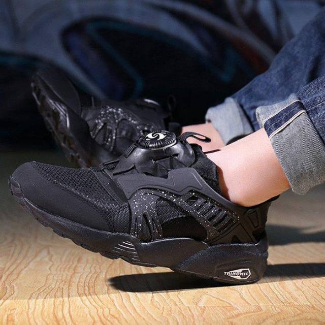 puma disc black and white