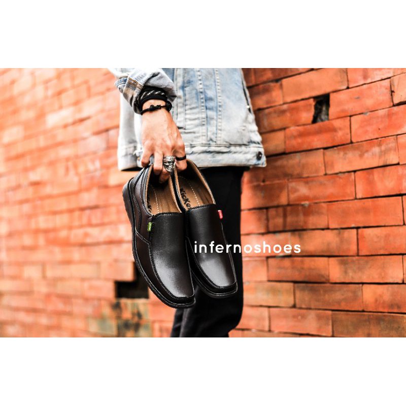 Sepatu Pantofel Hitam Pria Formal Kantor Leather Swedian Premium-2