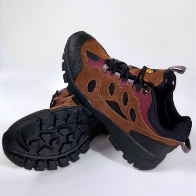 Sepatu jack wolf skin