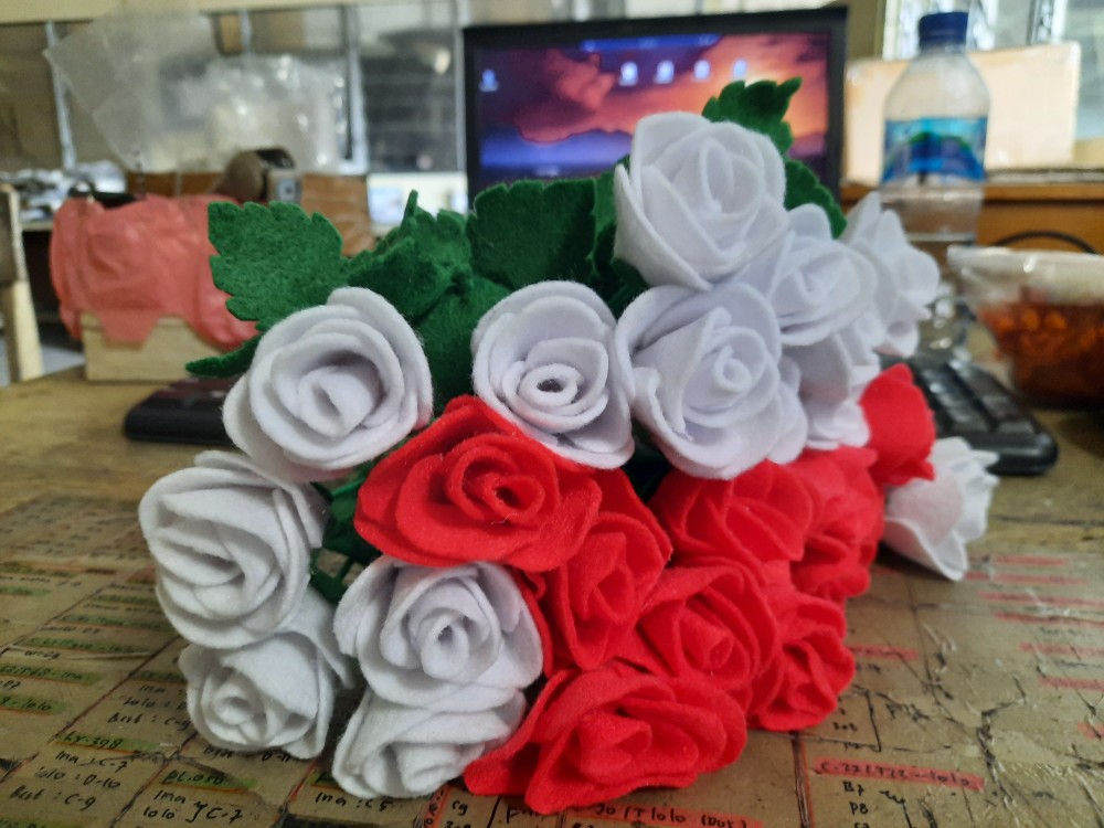 Daun Dengan Tangkai Untuk Hiasan Bucket