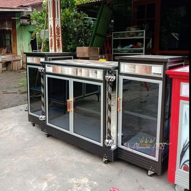 Lemari Bufet Pajangan Ruang Tamu Bahan Alumunium Kaca