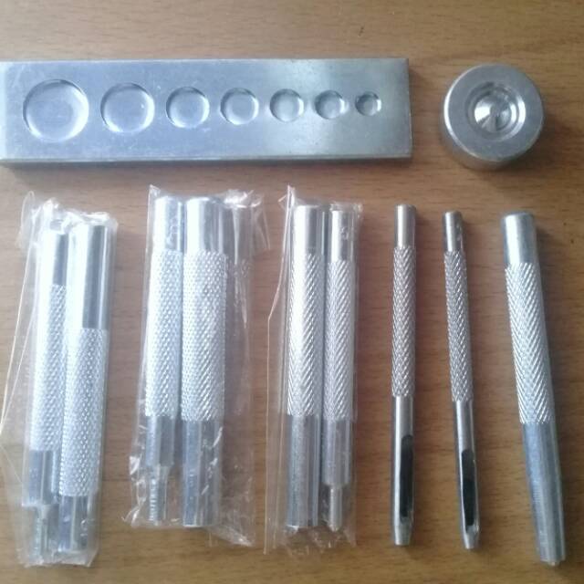 Paket 11 pcs alat pasang kancing snap besi ukuran 10mm, 12mm, dan 15mm pembolong dan matras alas get