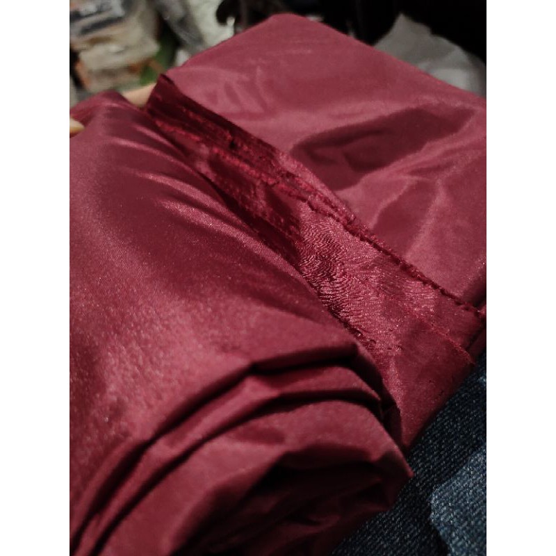 bahan kain saten satin peles furing dekor dekorasi pesta puring merah maroon jepang yard gulungan
