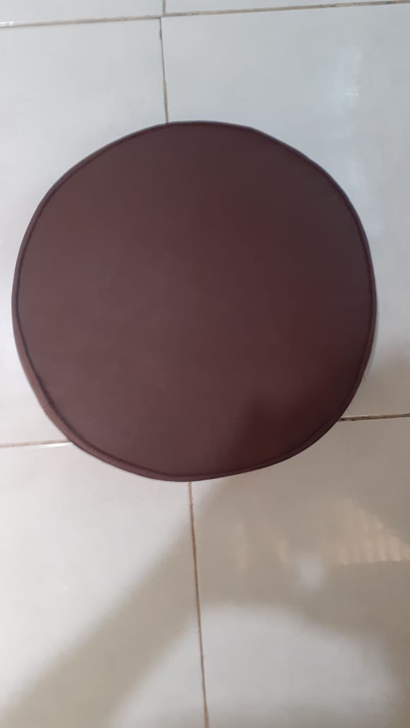 Alas Duduk Lesehan Serbaguna Oscar Merah Maroon Oval Ukuran 35cm X 35cm X 5cm